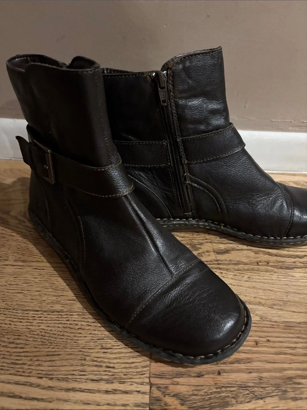 Born Dark Brown Leather Patina Ankle Boots, Sz 8.5 LIKE NEW CONDITION